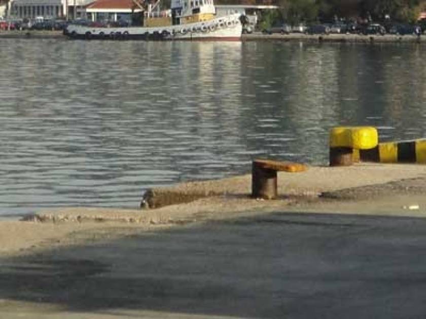 Κέρκυρα: Έπεσε στο λιμάνι με το αυτοκίνητό της