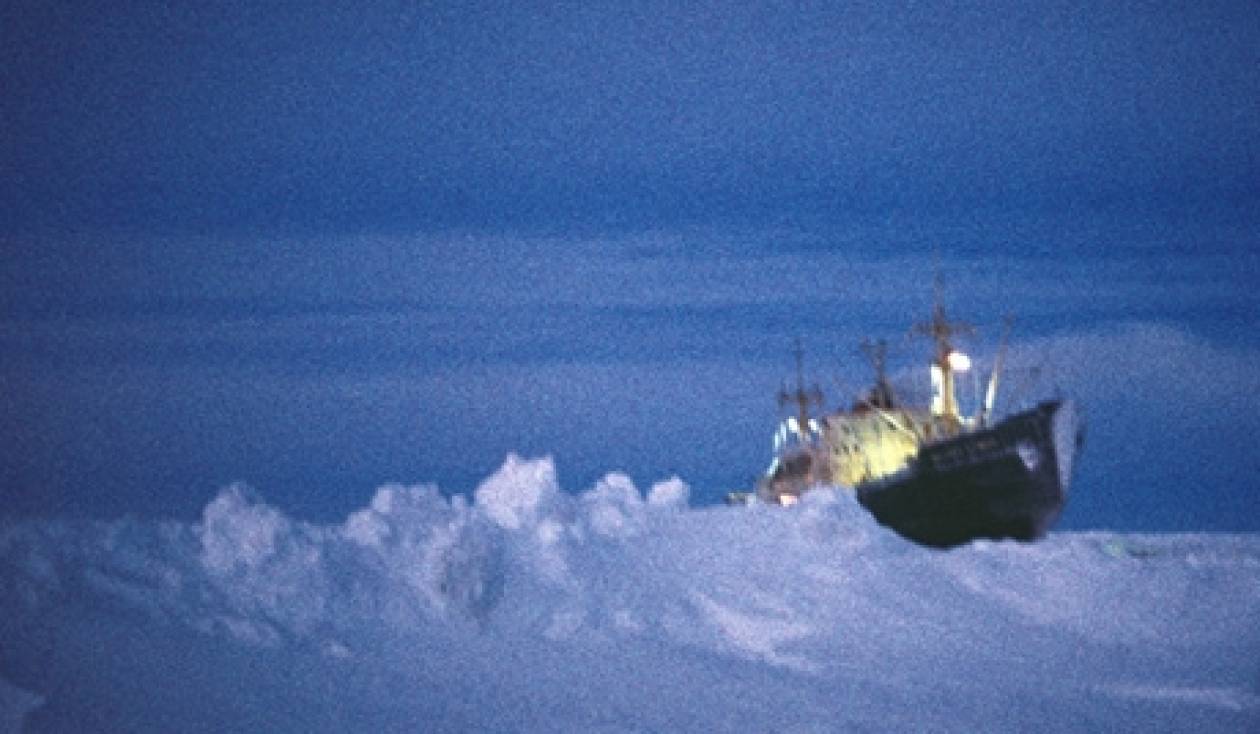 Αυστραλία: Κόλλησε στους πάγους πλοίο