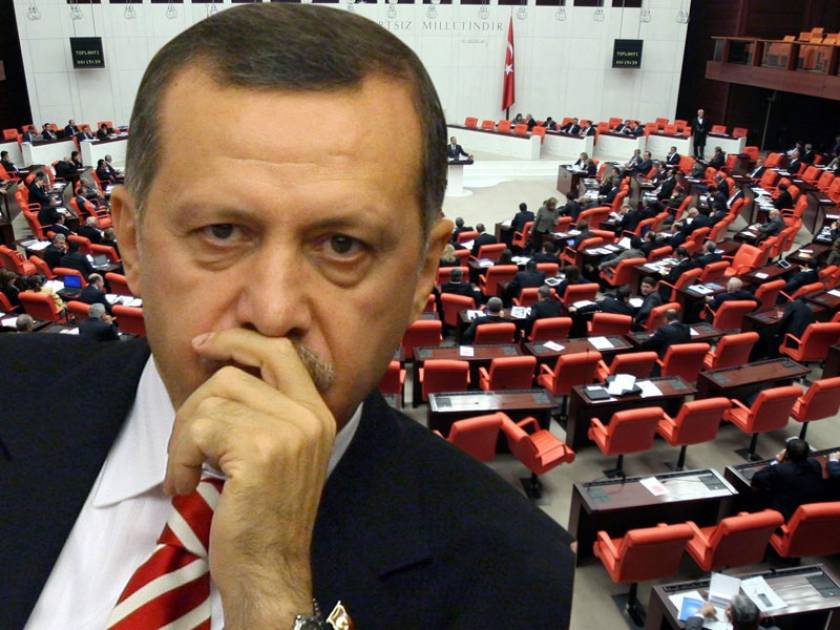 Καταρρέει η κυβέρνηση Ερντογάν – Νέες παραιτήσεις υπουργών
