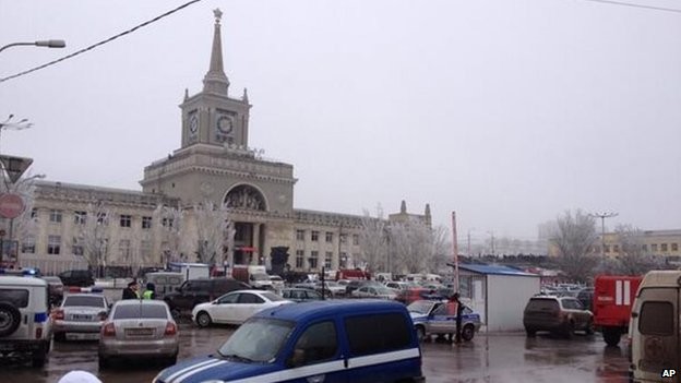 Μαύρη χήρα σκόρπισε το θάνατο σε σιδηροδρομικό σταθμό στη Ρωσία (vid)