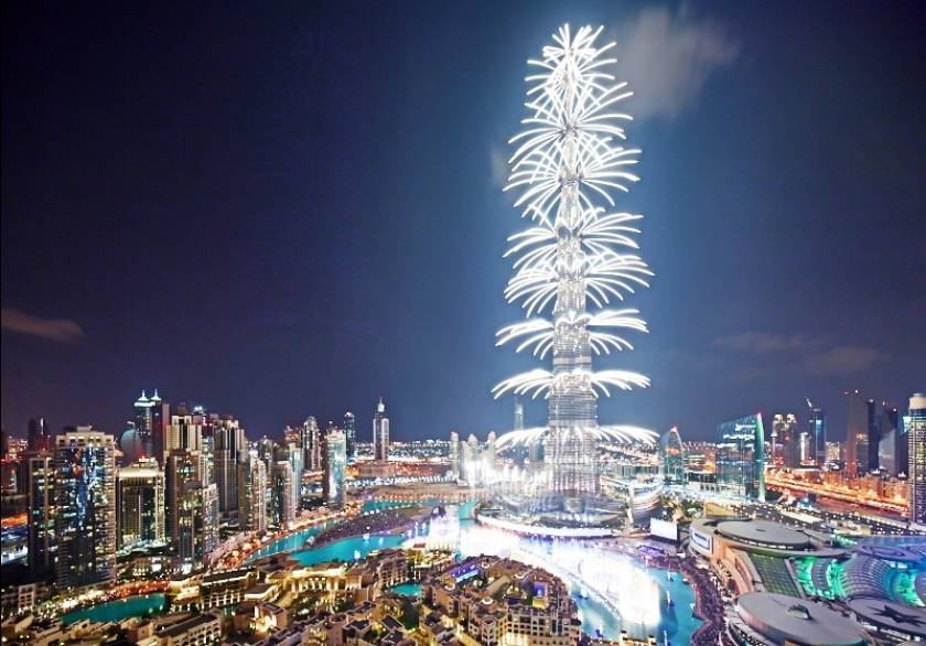 Με τη λάμψη των πυροτεχνημάτων άλλαξε η χρονιά στο Ντουμπάι (βίντεο)