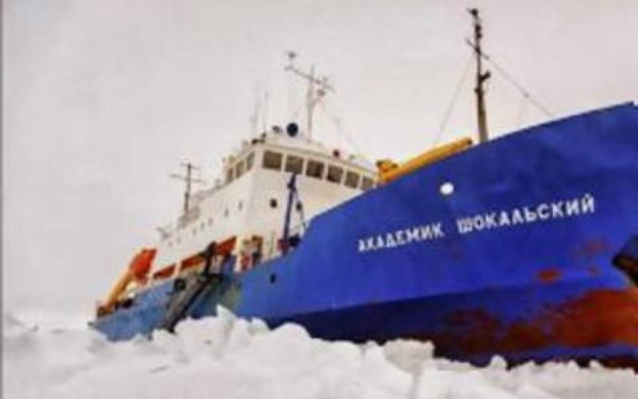 Ανταρκτική: «Κόλλησε» στον πάγο και ο κινέζικος «Δράκος του Χιονιού»