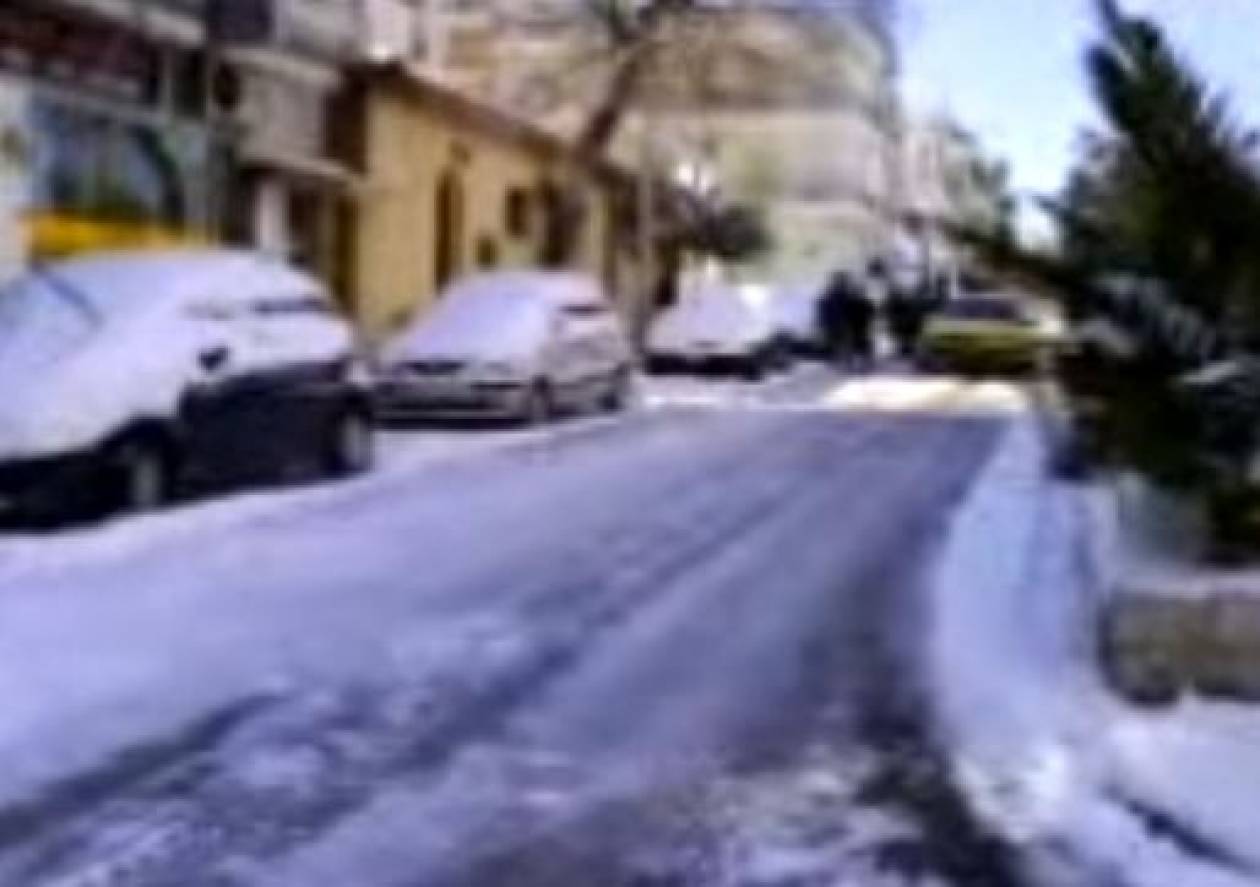 Και όμως: Έκαναν σκι στο κέντρο του Πειραιά! (βίντεο)