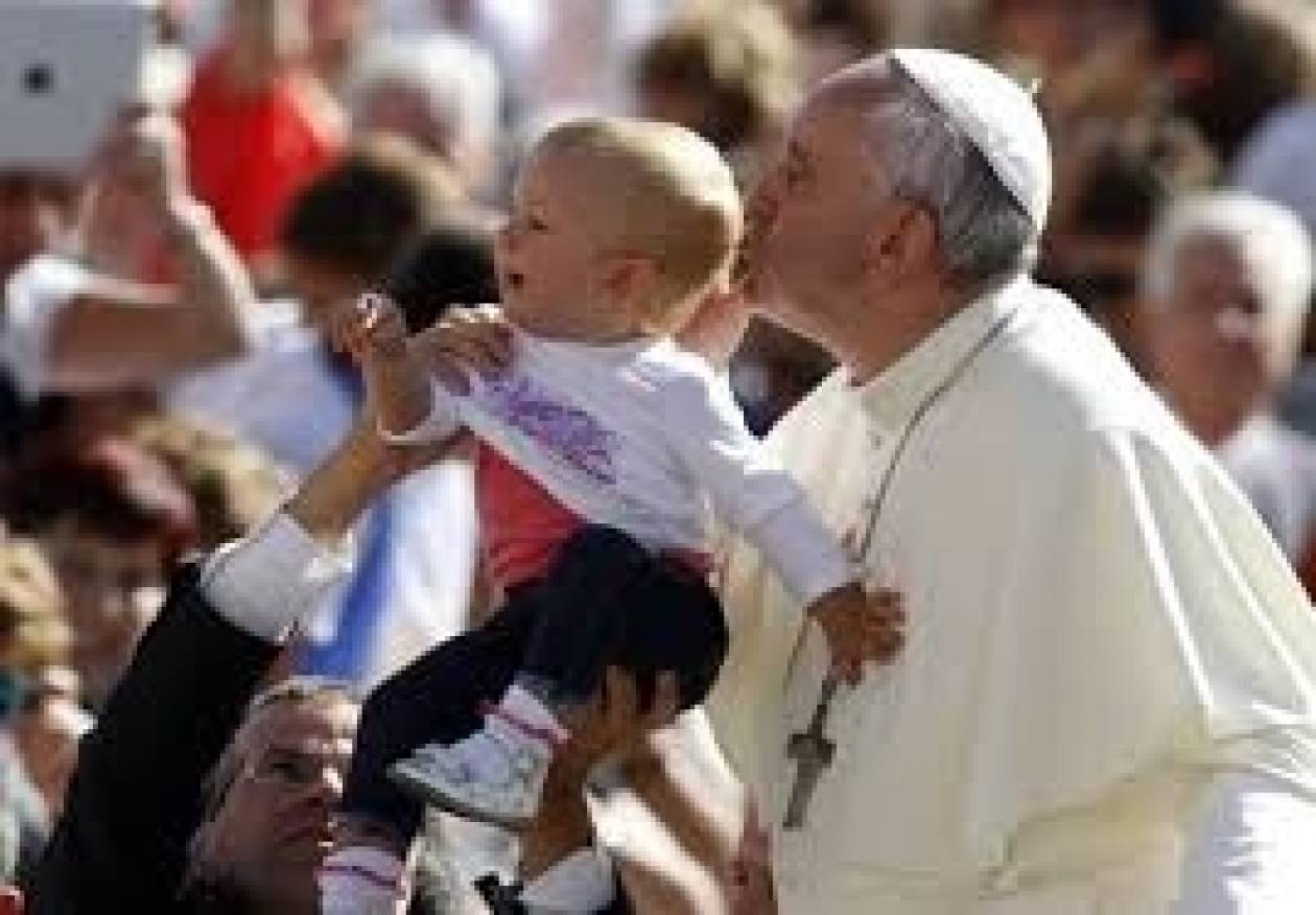 Πάπας : Πρόκληση η προσέγγιση των παιδιών ομοφυλόφιλων ζευγαριών