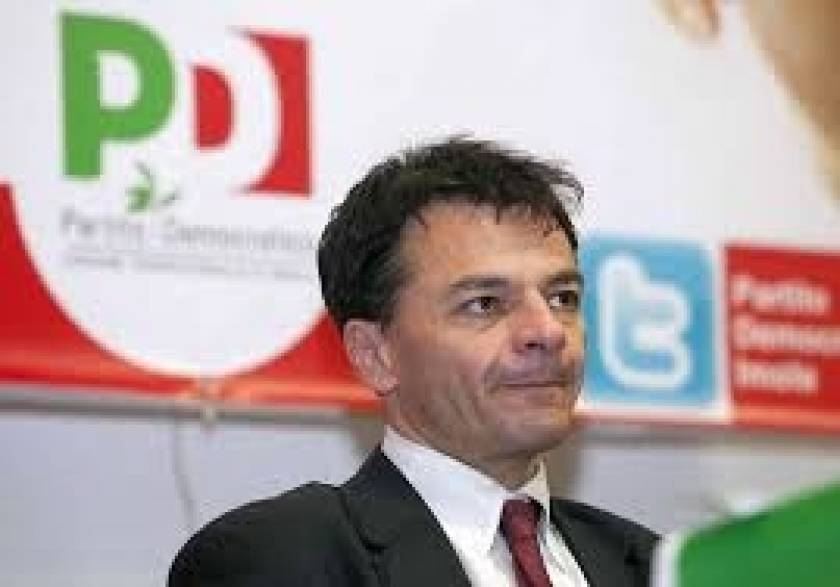 Παραιτήθηκε ο υφυπουργός οικονομικών Στέφανο Φασσίνα