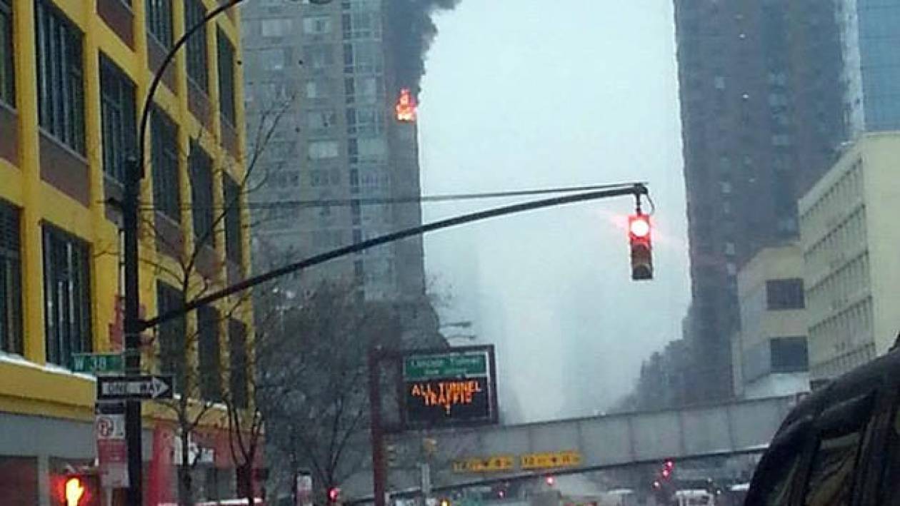 Δύο τραυματίες από πυρκαγιά σε ουρανοξύστη της Νέας Υόρκης (vid)