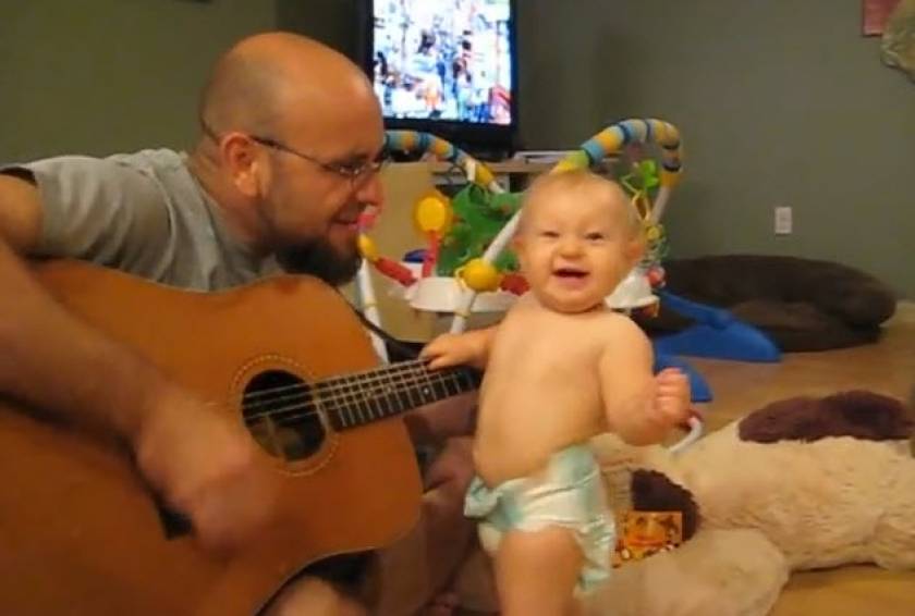 Το απίστευτο μωρό που ροκάρει με Bon Jovi! (βίντεο)