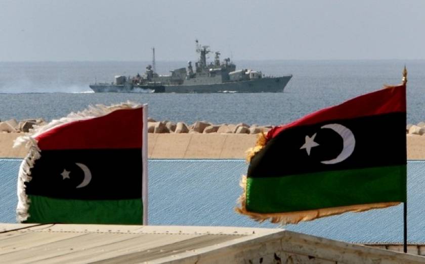 Λιβύη: Πολεμικό πλοίο άνοιξε πυρ σε πετρελαιοφόρο