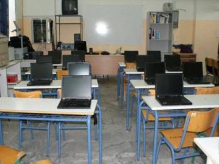 Ομογενής δώρισε 101 υπολογιστές σε δημοτικό σχολείο της Καλαμάτας
