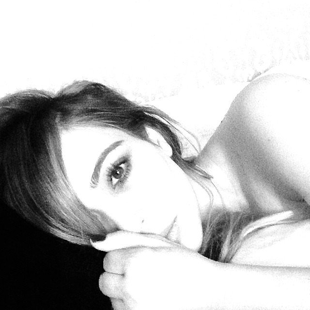 Kim-Kardashian-shared-black--white-morning-selfie