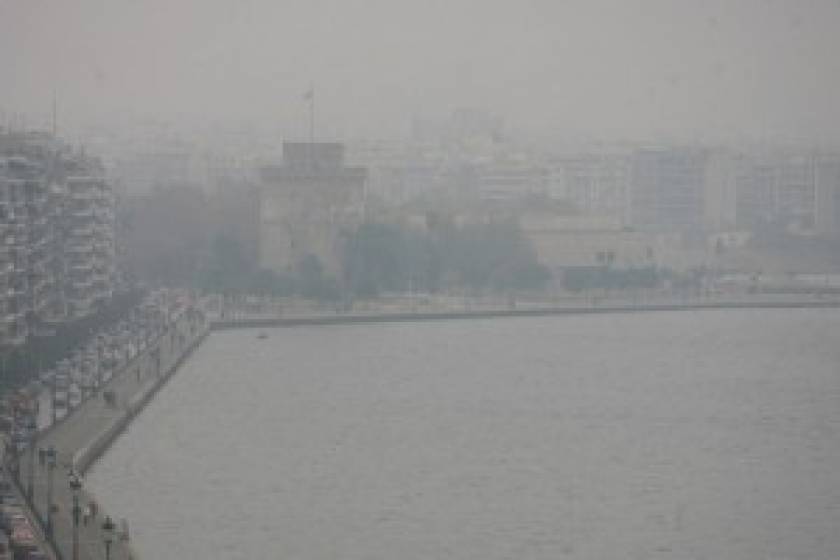 Έπνιξε την δυτική Θεσσαλονίκη η αιθαλομίχλη