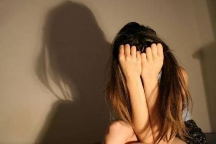 ΣΟΚ: 17χρονη κατήγγειλε το βιασμό της από τον αδελφό του παππού της!