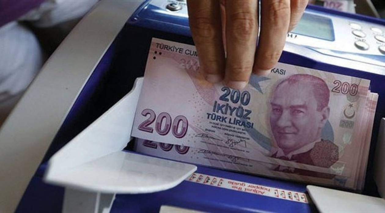 Έπεσε η ισοτιμία της τουρκικής λίρας στις 3 λίρες για 1 ευρώ