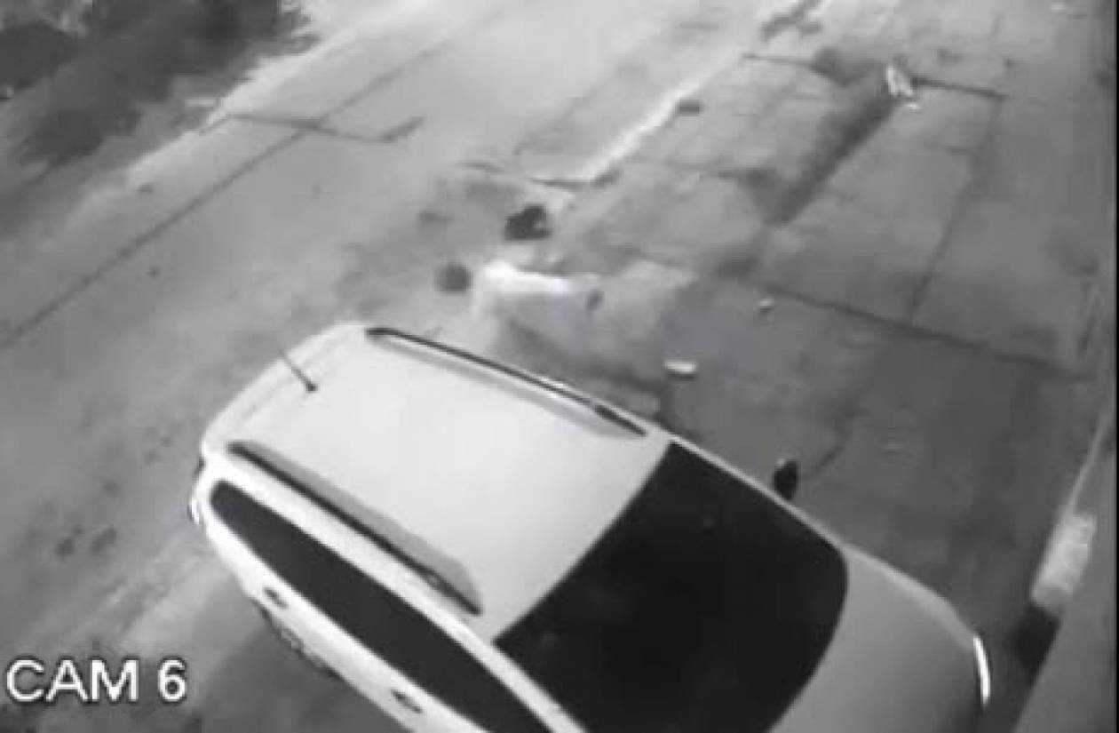 Γυναίκα οδηγός γλύτωσε το όχημά της από δύο κλέφτες! (βίντεο)