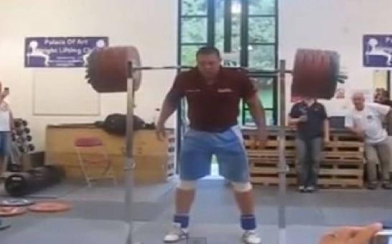 Σήκωσε 290 κιλά χωρίς χέρια (video)