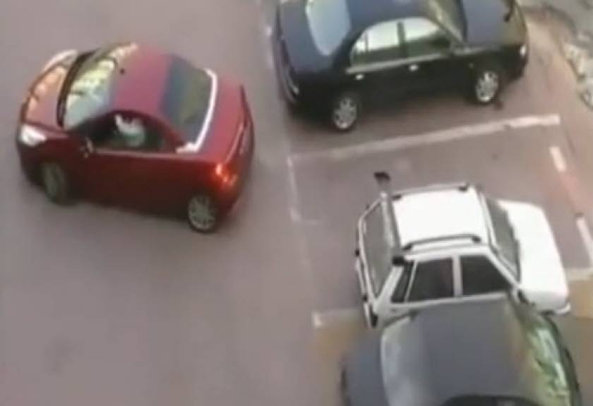 Η εκδίκηση της γυναίκας στο παρκάρισμα! (βίντεο)
