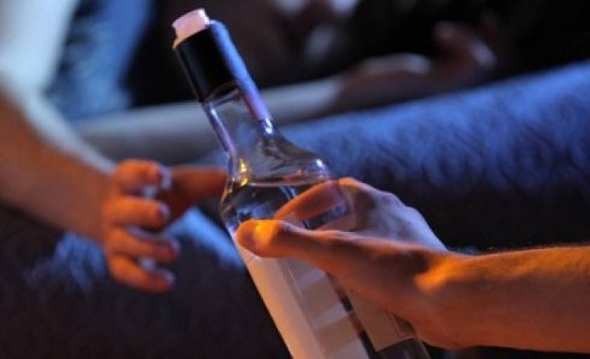 Τρεις έφηβοι έκλεψαν 11 φιάλες ποτών από μαγαζί στις Σέρρες