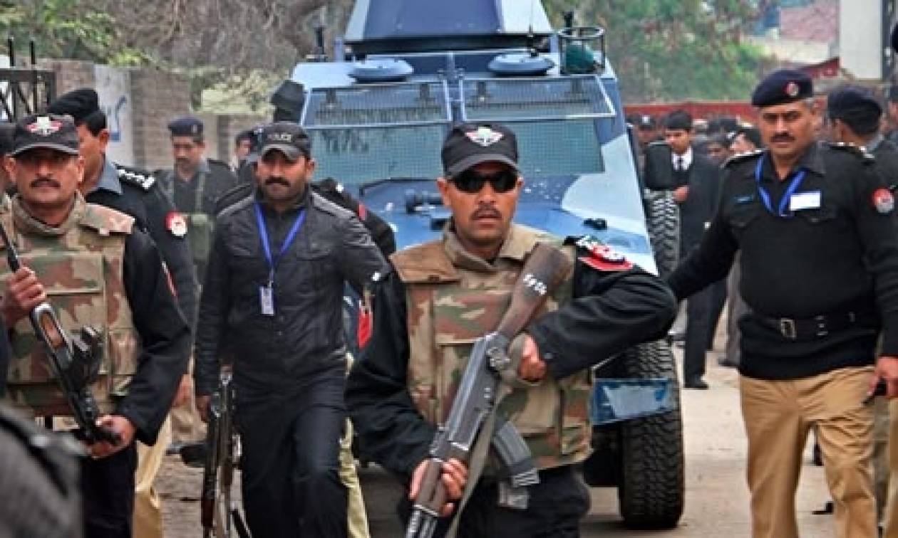 Πολύνεκρη επίθεση σε κονβόι του πακιστανικού στρατού