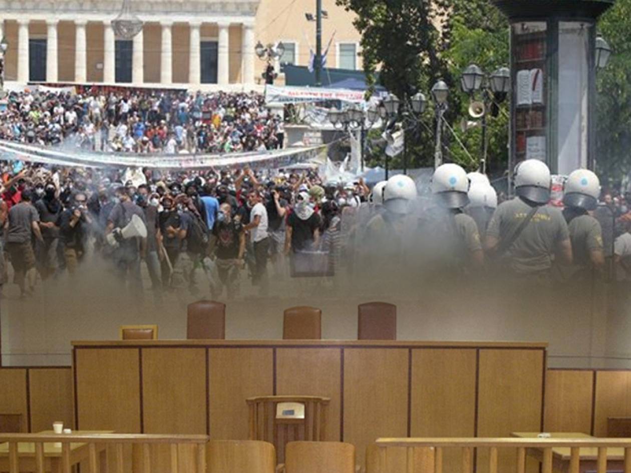 Στο εδώλιο 18 αστυνομικοί για τα επεισόδια στο κέντρο της Αθήνας
