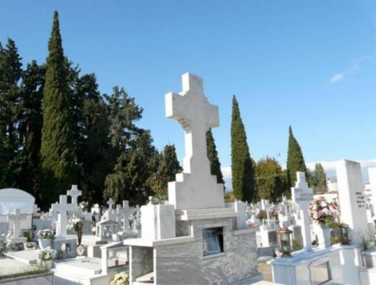 Βανδαλισμοί σε κοιμητήριο στην Κερασιά