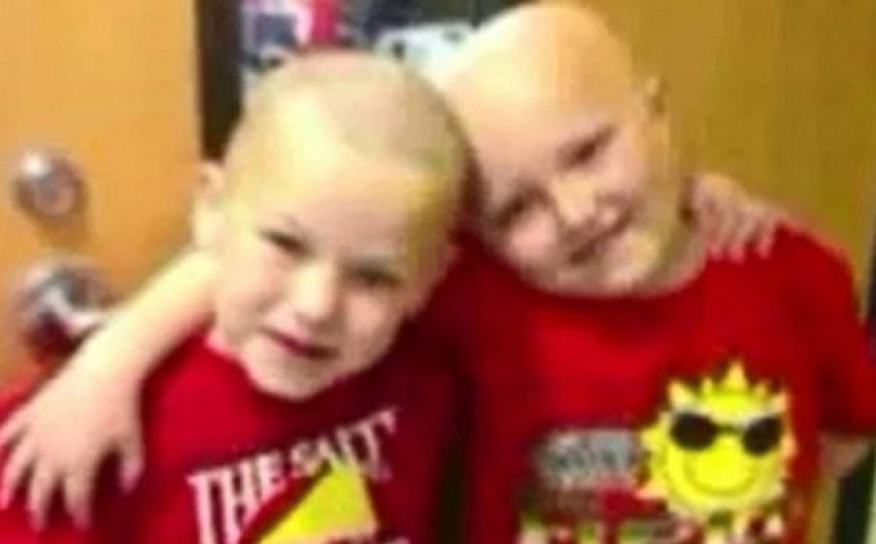 5χρονος ξύρισε το κεφάλι του για να υποστηρίξει φίλο του με καρκίνο