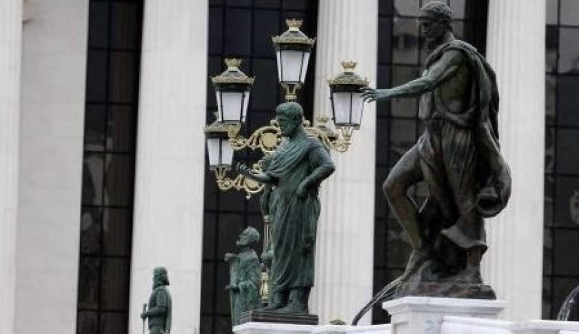 Παράνομα 12 αγάλματα βασιλέων της αρχαίας Μακεδονίας στα Σκόπια