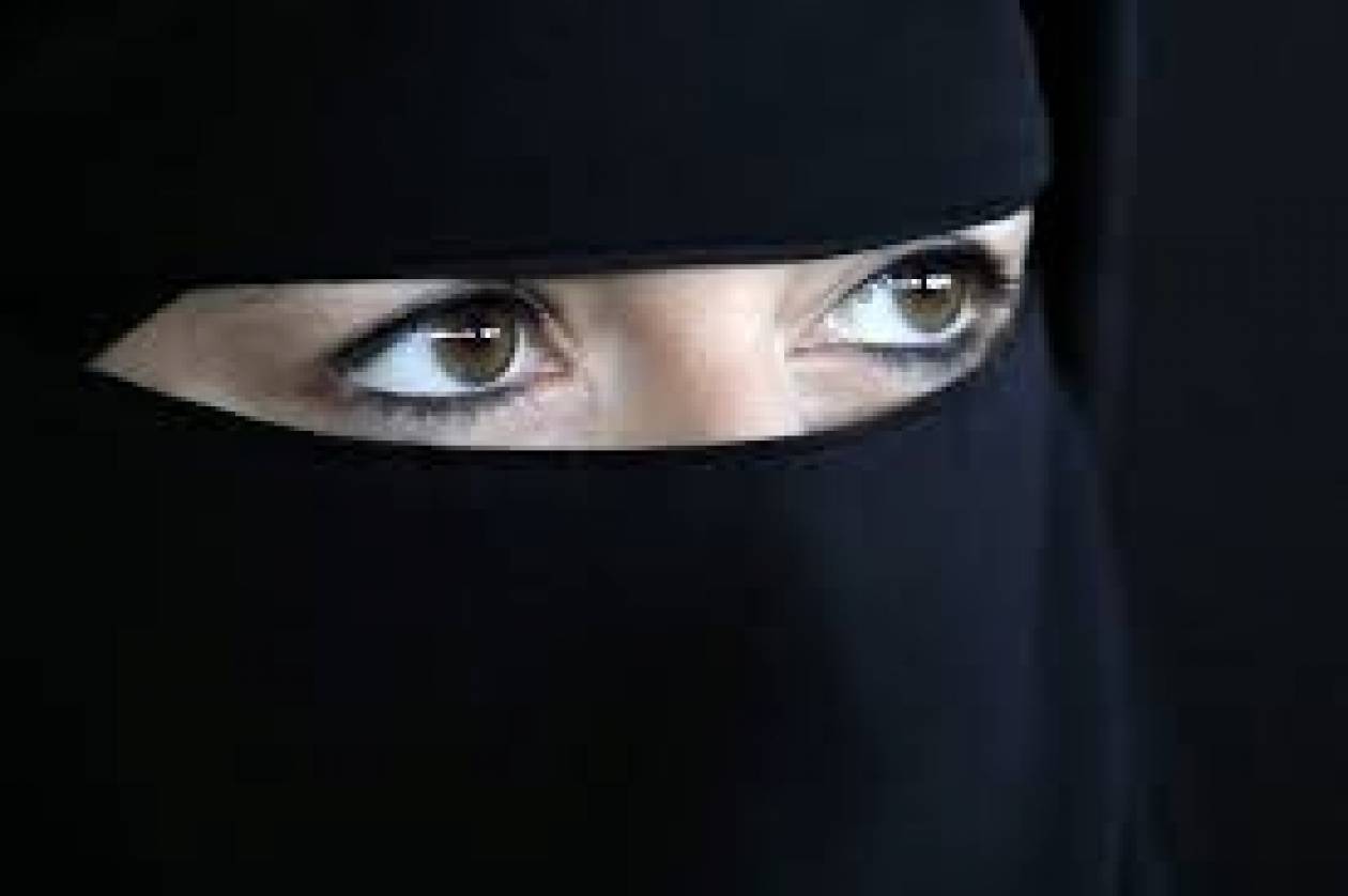 Δείτε την όμορφη Μουσουλμάνα-εκπρόσωπο Γερμανικού ΥΠΕΞ
