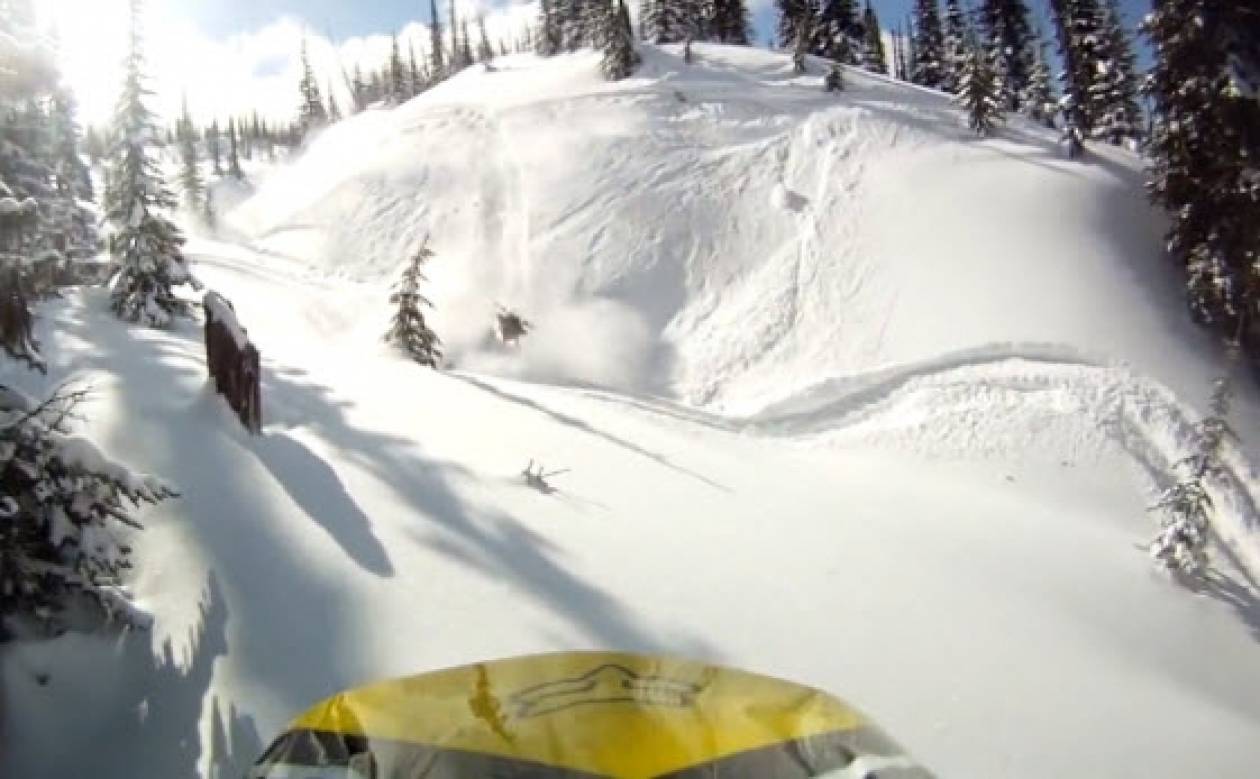 Οδηγός snowmobile θάφτηκε σε 2 μέτρα χιόνι! (βίντεο)