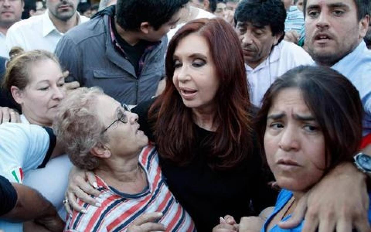 Αργεντινή: Μπορεί η κυβέρνηση να ανακόψει τη βύθιση σε μία νέα κρίση;