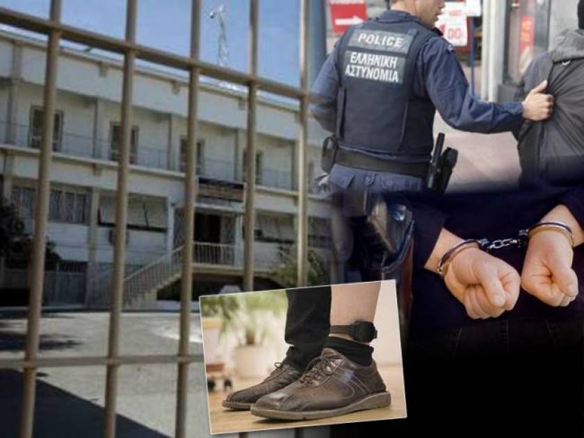 Επιβεβαίωση Newsbomb.gr για τα «βραχιολάκια» των κρατουμένων