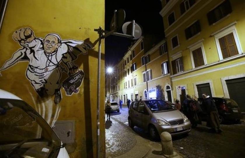O Πάπας ως Superman σε γκράφιτι