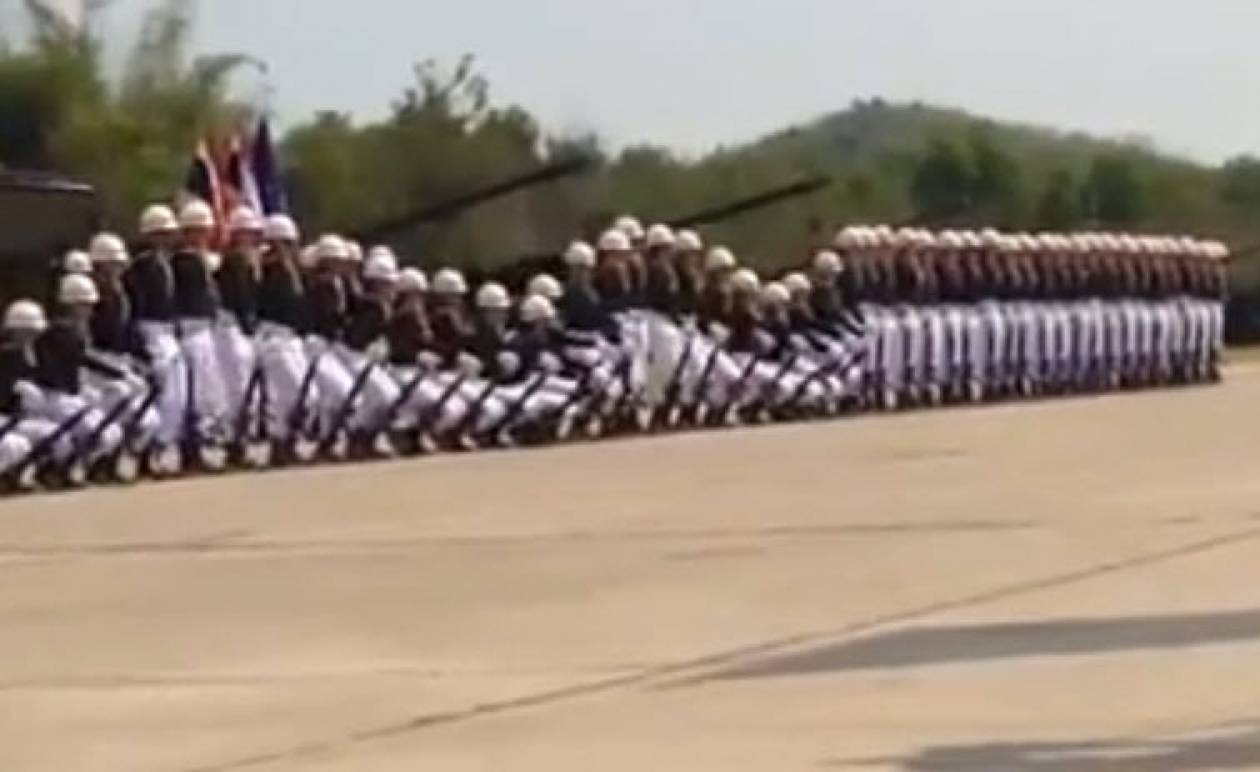 Απίστευτη στρατιωτική επίδειξη στην Ταϊλάνδη (βίντεο)