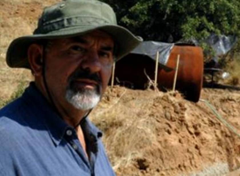 Αυτός είναι ο Έλληνας «Ιντιάνα Τζόουνς»- Ψάχνει θησαυρό στα Τρίκαλα