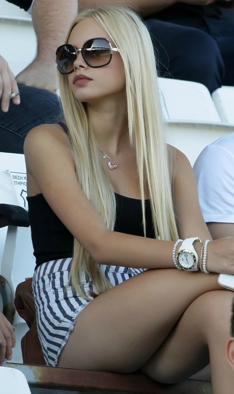 Εμμανουέλα: Η πιο όμορφη οπαδός στα ελληνικά γήπεδα (photos)