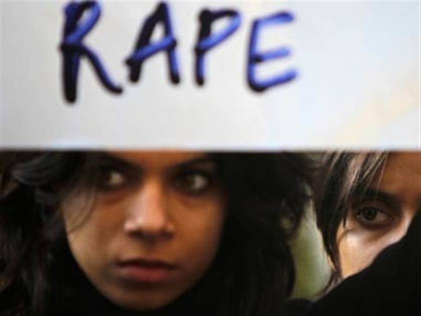 Νέο ΣΟΚ στην Ινδία: 9χρονη παλεύει για τη ζωή της μετά από βιασμό