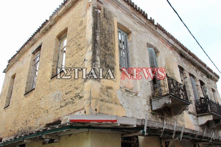 Ιστιαία: Κατέρρευσε κτίριο δίπλα σε γηροκομείο (pics)