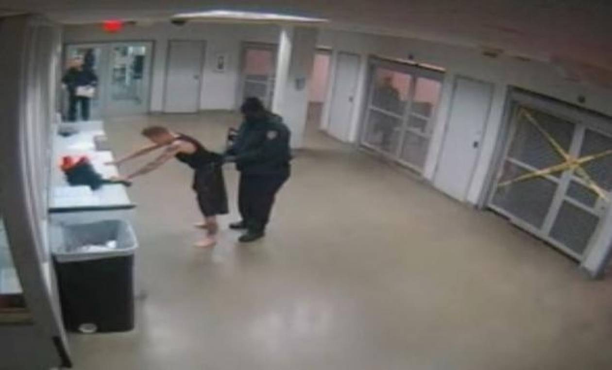 Βίντεο: Ο Τζάστιν Μπίμπερ γυμνός σε αστυνομικό τμήμα!
