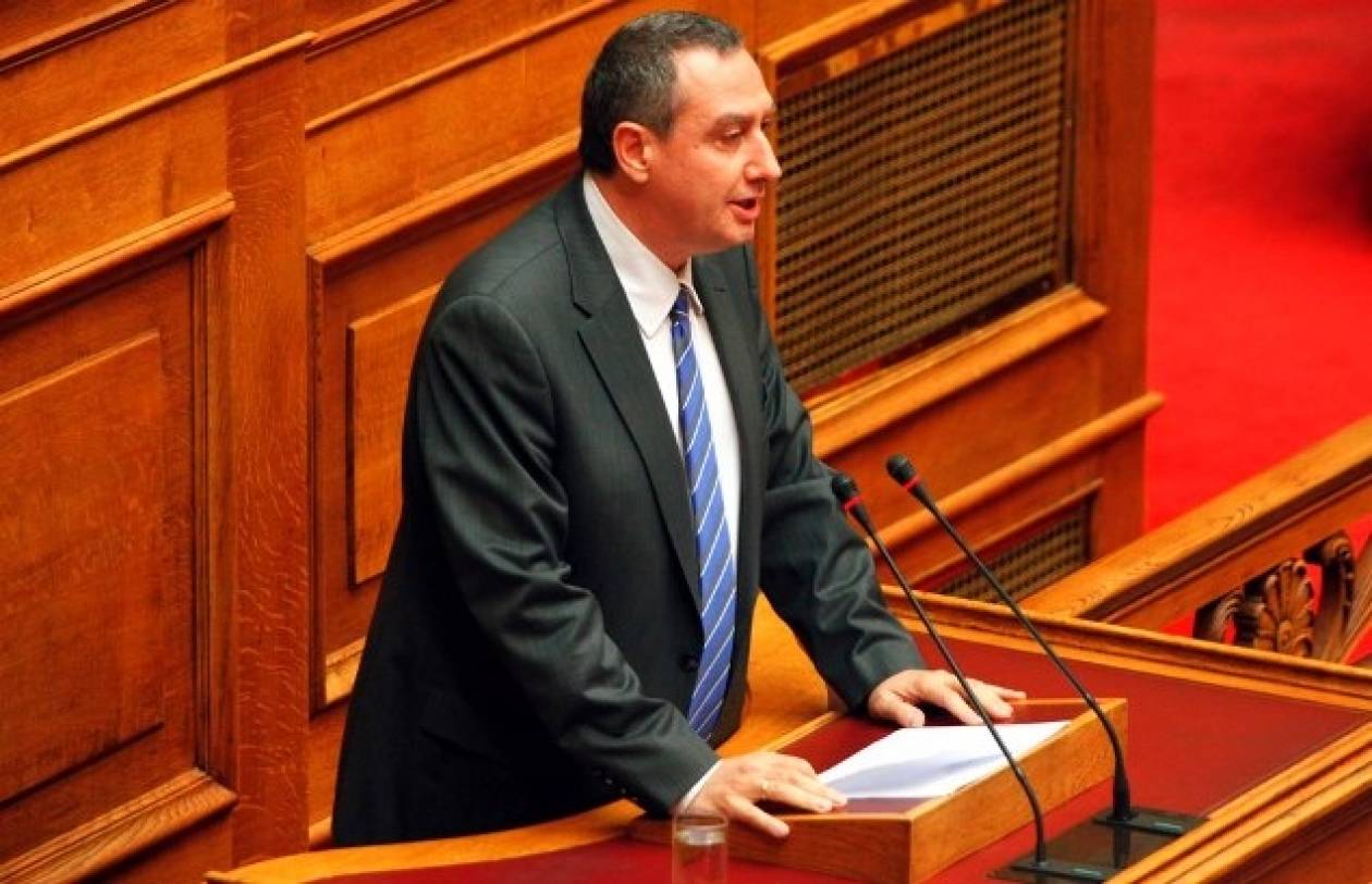 Επανακατέθεσε την τροπολογία για την ψήφο των αλλοδαπών ο Μιχελάκης