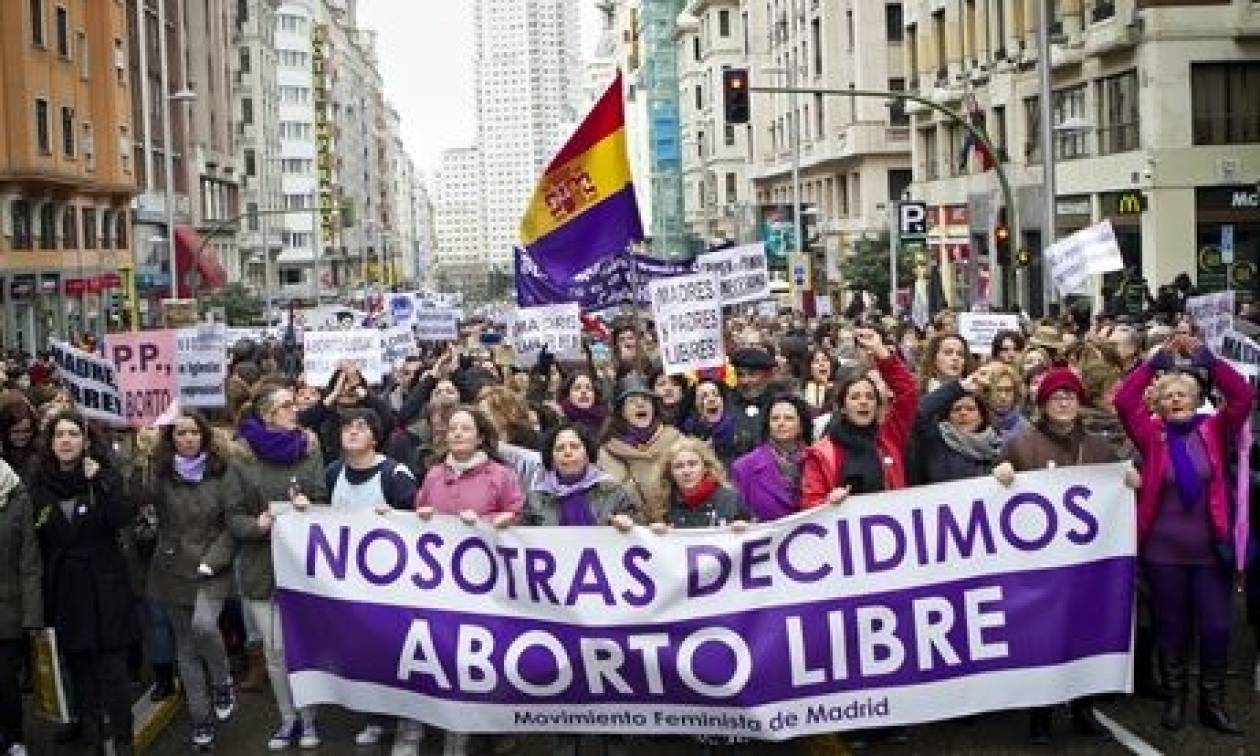Αναταραχή στην Ισπανία φέρνει νομοσχέδιο για τις αμβλώσεις