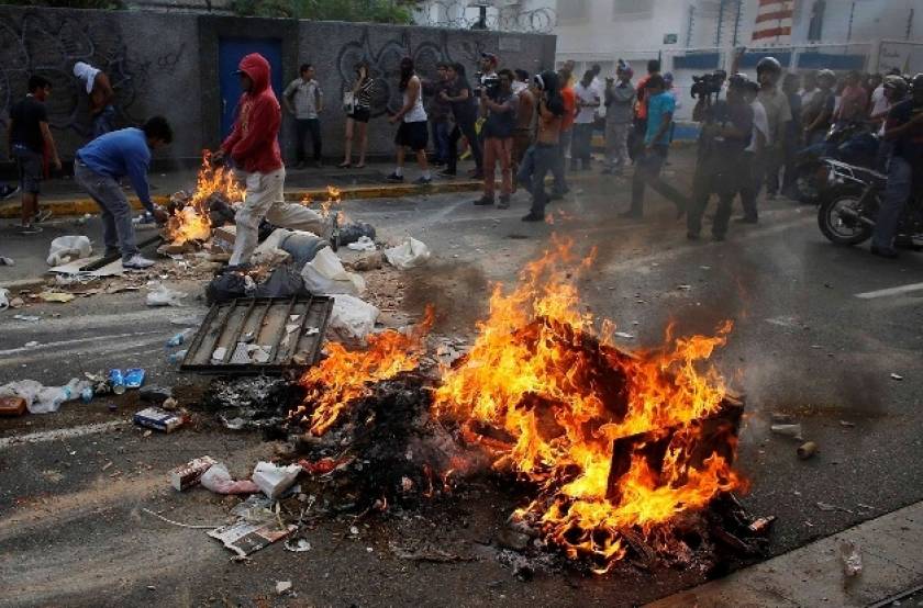 Βενεζουέλα: Αντιφατικές πληροφορίες για τα θύματα των επεισοδίων