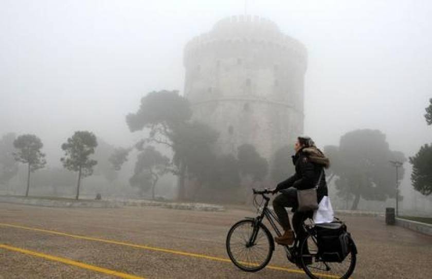 Ομίχλη καλύπτει από τα ξημερώματα τη Θεσσαλονίκη