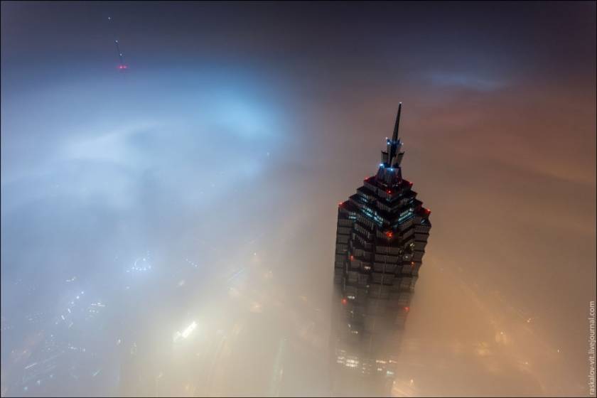 Βίντεο ΑΚΑΤΑΛΛΗΛΟ για υψοφοβικούς: Στην κορυφή του ουρανοξύστη