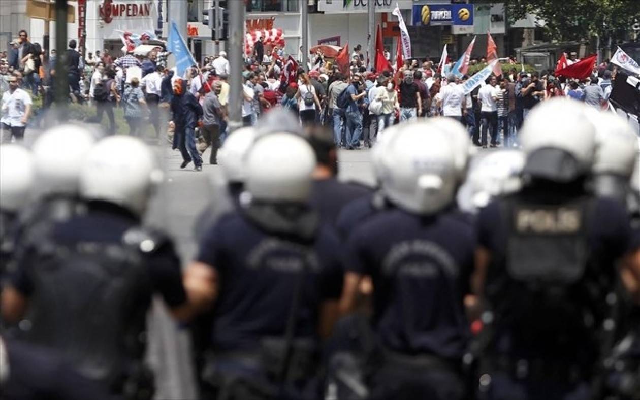 Τουρκία: Δακρυγόνα κατά διαδηλωτών μπροστά από το κοινοβούλιο