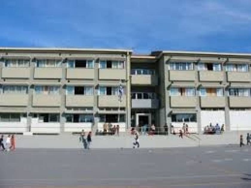 Σκόπελος: Μπήκαν σε σχολείο και έκλεψαν υπολογιστές