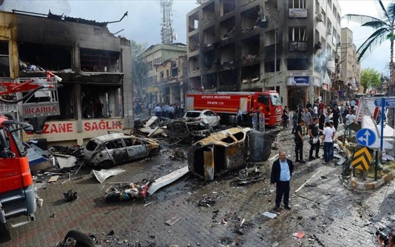 Τραυματίες και ζημιές από έκρηξη στην πλατεία Ταξίμ (pics + video)