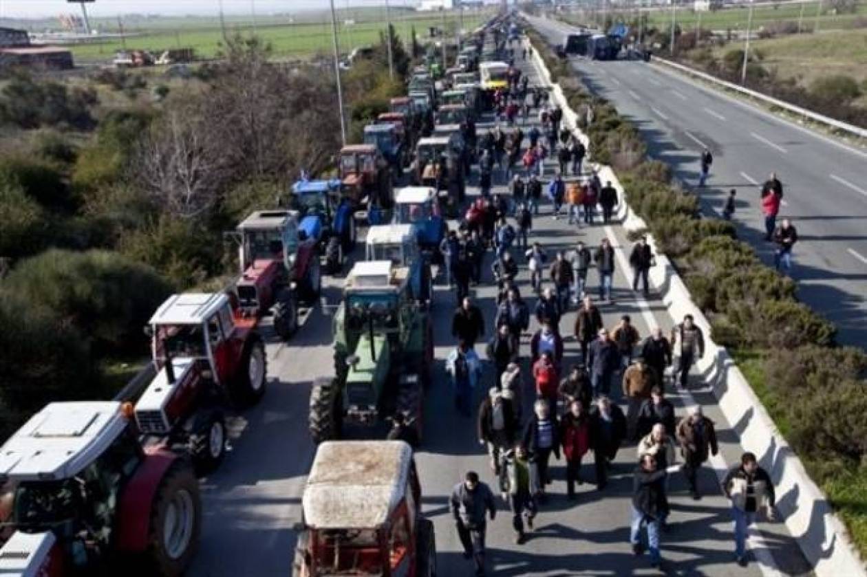 Greek farmers continue their mobilisations