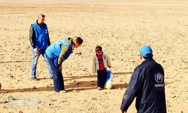 4χρονος βρέθηκε να περιπλανάται μόνος του στην έρημο (pics)