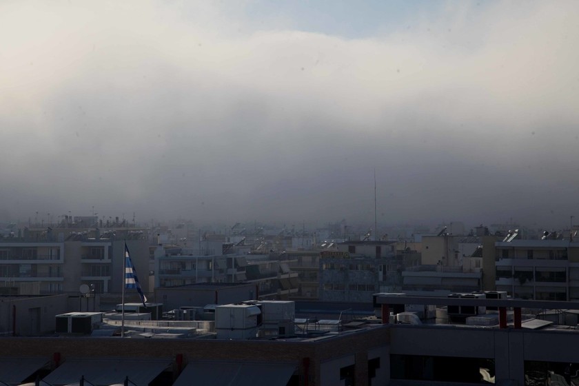 Ομίχλη - μυστήριο «τύλιξε» τα νότια προάστια της Αττικής (pics)