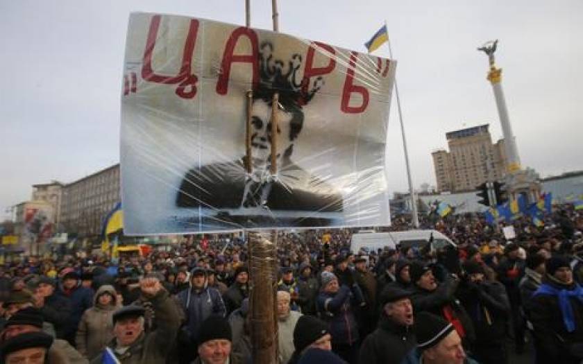 Καρλ Μπιλτ: «Λερωμένα με αίμα τα χέρια του Γιανουκόβιτς»