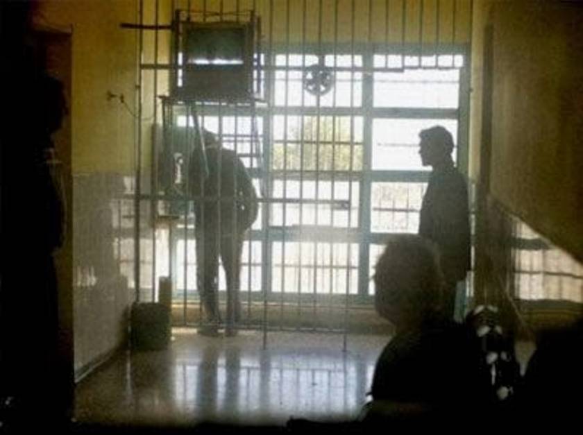 Καθηγήτρια προσπάθησε να περάσει κινητό στις φυλακές Δομοκού